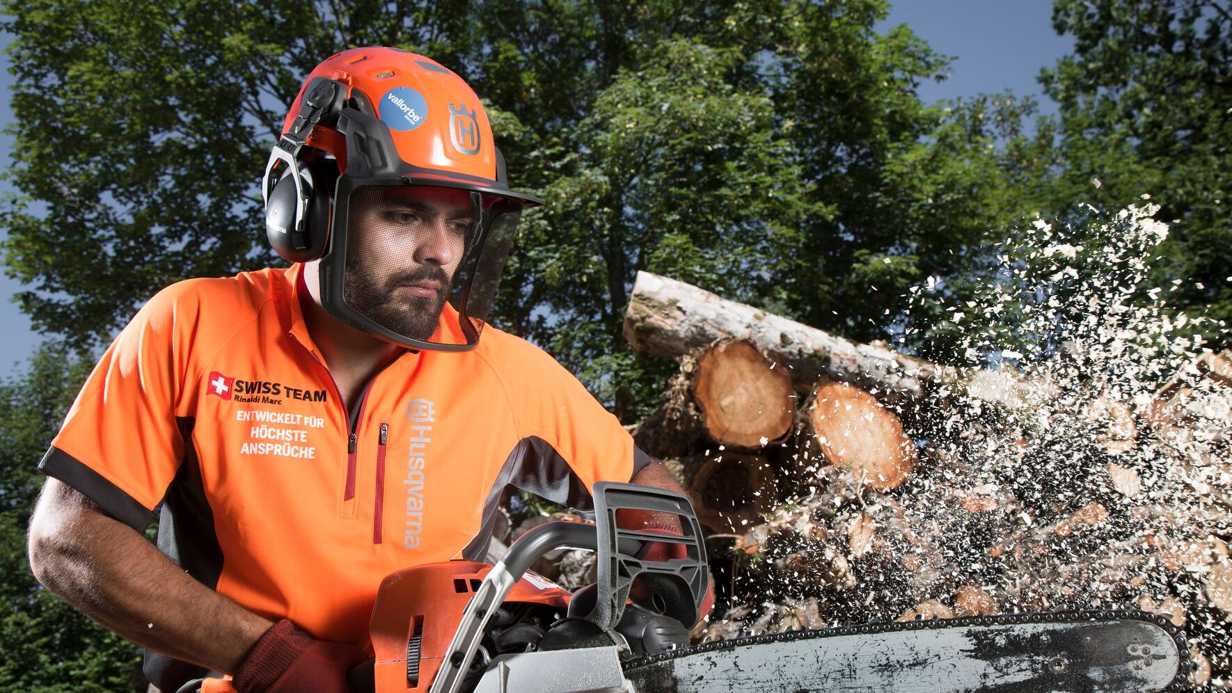 Outil De Travail De Bûcheron Tronçonneuse Et Casque