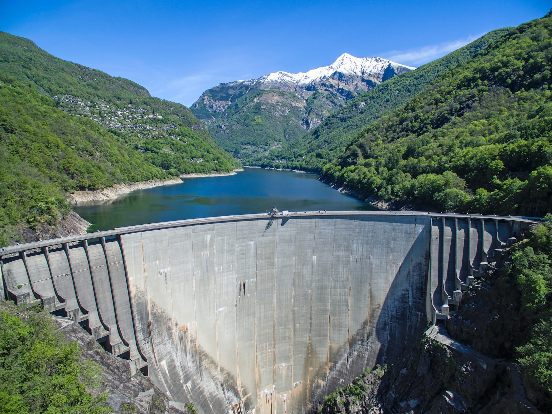 Lannée de la grande vidange du barrage du val Verzasca | Illustré