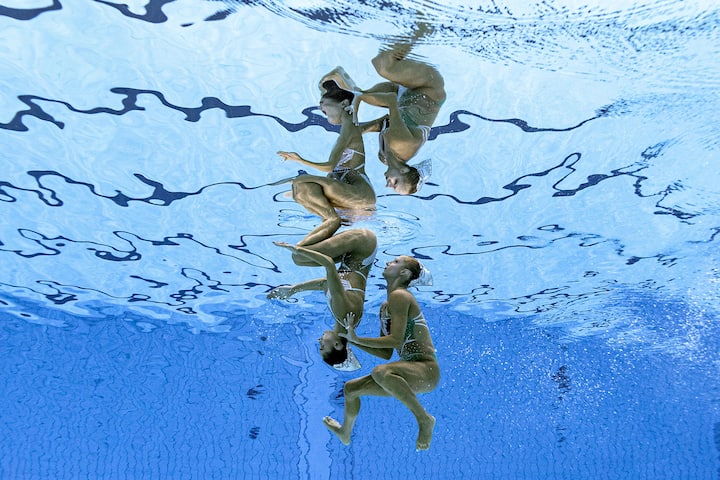 An underwater view shows Greece's Evangelia Papazoglou and Greece's Evangelia Platanioti compete in the preliminary for the women's duet free artistic swimming event during the Tokyo 2020 Olympic Games at the Tokyo Aquatics Centre in Tokyo on August 2, 2021. (Photo by FranÃois-Xavier MARIT / AFP)